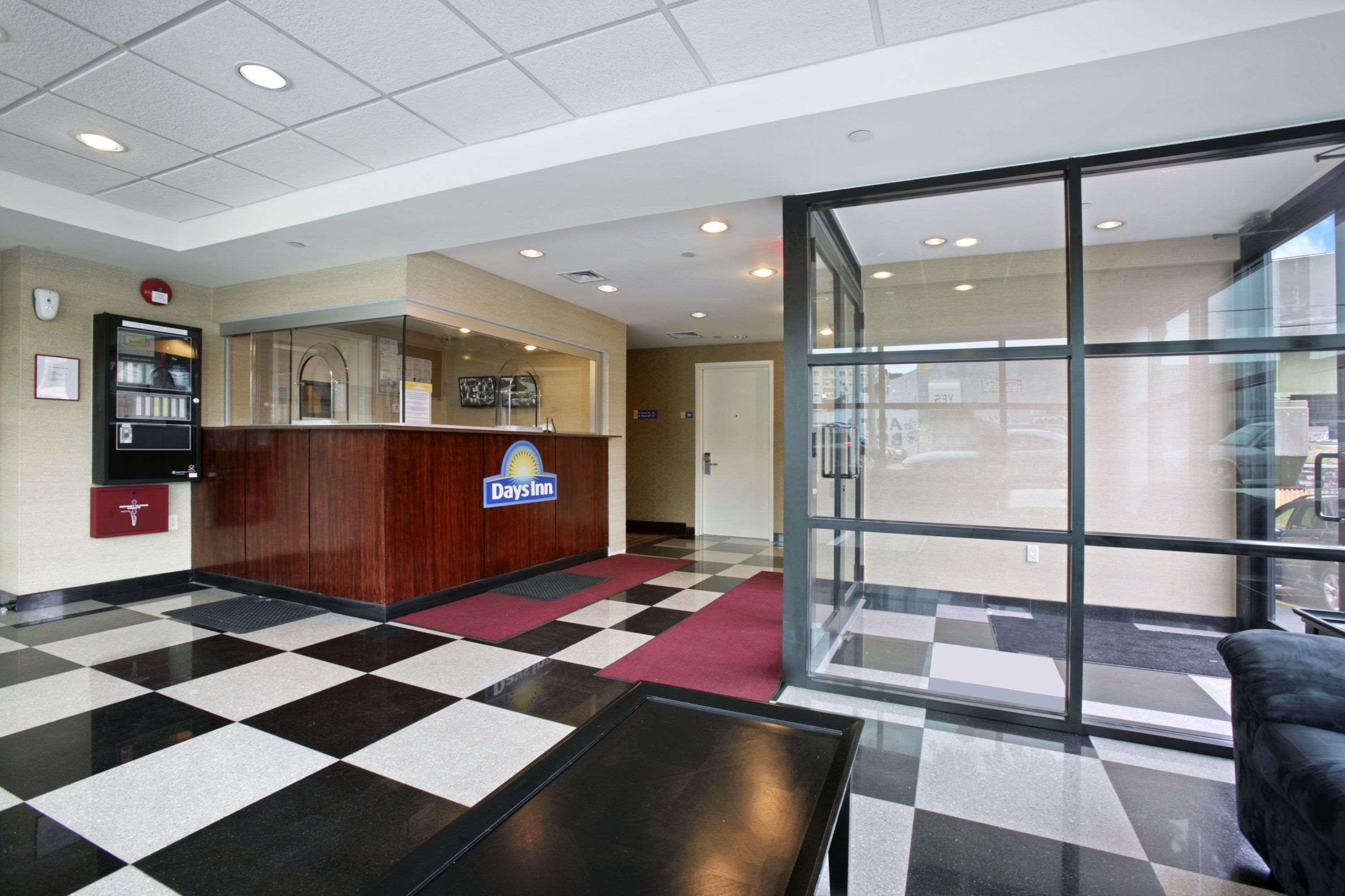 Days Inn Bronx New York Exterior photo